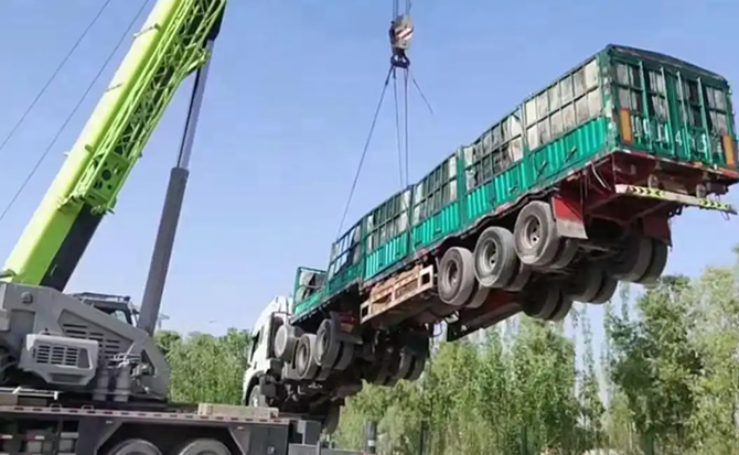 金平道路脱困救援案例